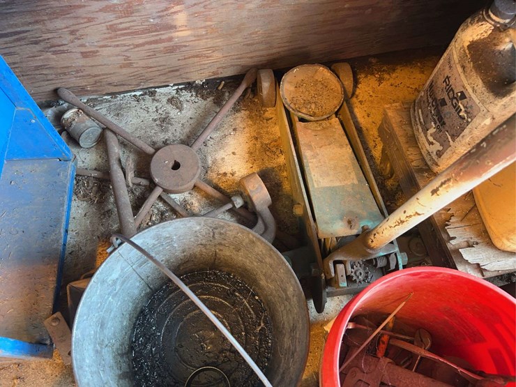 engines,-oil-jugs,-and-rope-image-31