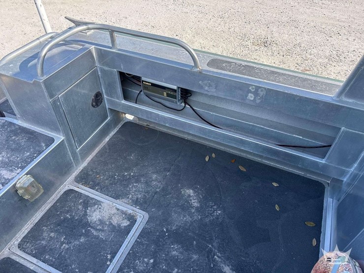 tug-boat-with-tri-axle-magic-tilt-boat-trailer-image-37