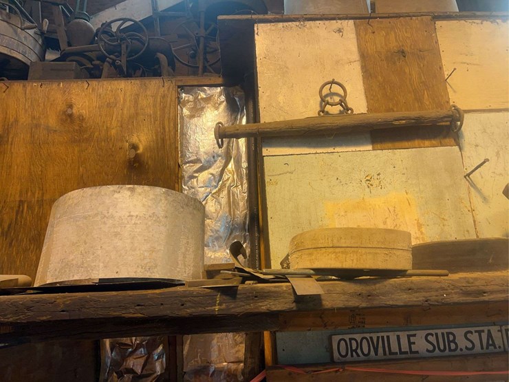 contents-of-wall-image-11