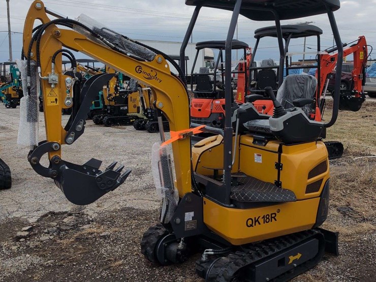 cfg-industrial-mini-excavator---qk18r---yellow-image-1