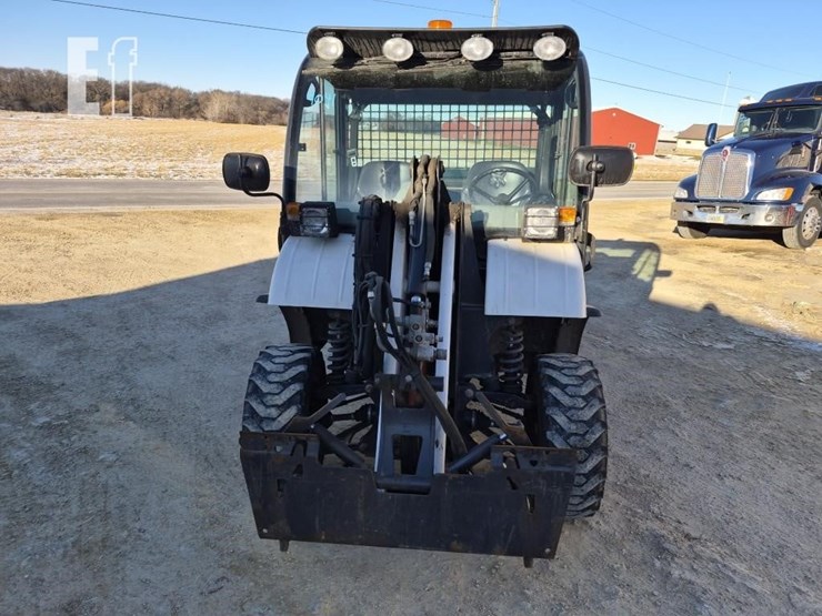 bobcat-toolcat-5600-image-4