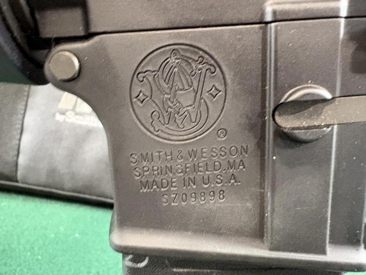 smith-&-wesson-m&p-15-5.56-ar-rifle-image-13