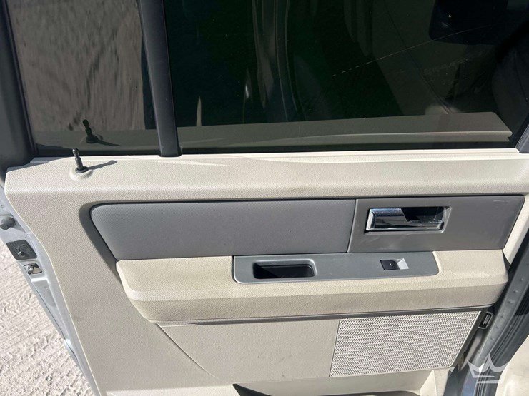 2011-ford-expedition-image-20