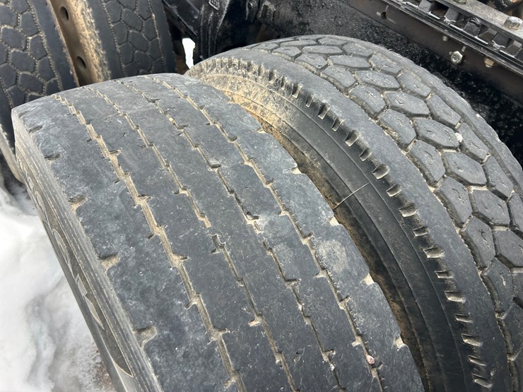 1994-peterbilt-379-image-21