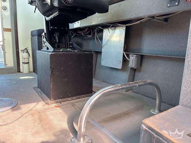 tug-boat-with-tri-axle-magic-tilt-boat-trailer-image-93