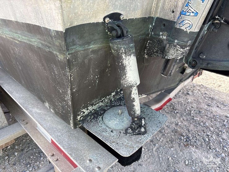 tug-boat-with-tri-axle-magic-tilt-boat-trailer-image-30