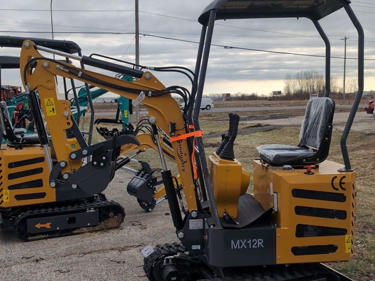 cfg-industrial-mini-excavator---mx12r---yellow-image-1