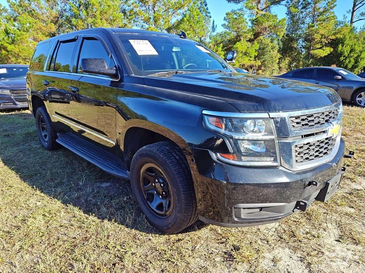 2017-chevrolet-tahoe-image-4