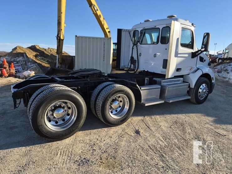 2017-peterbilt-579-image-9