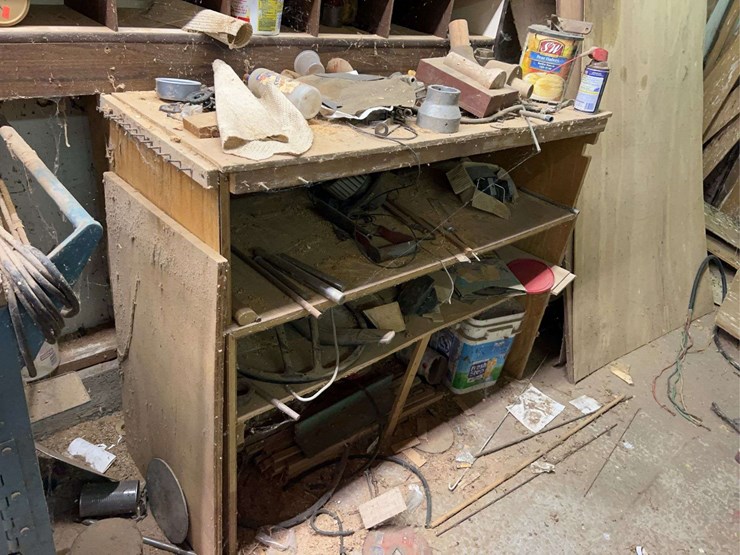 contents-of-wood-working-room-image-25