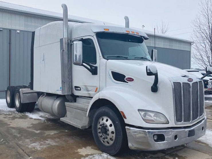 2019-peterbilt-579-image-1