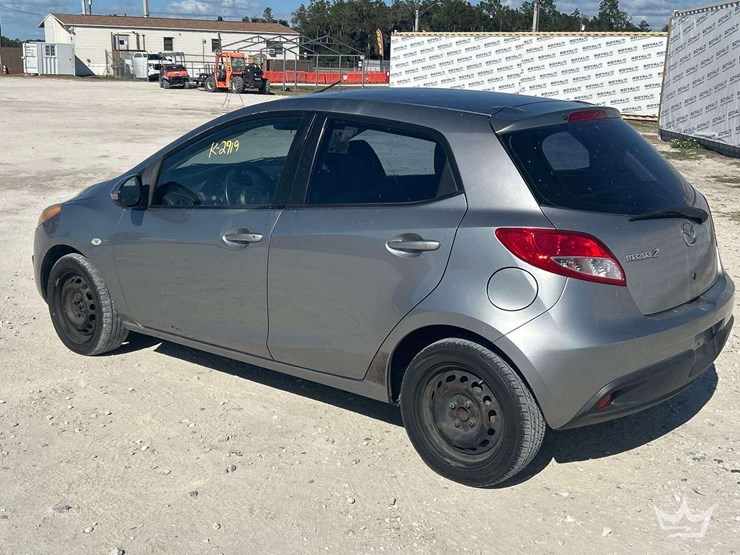 2014-mazda-2-hatchback-image-4