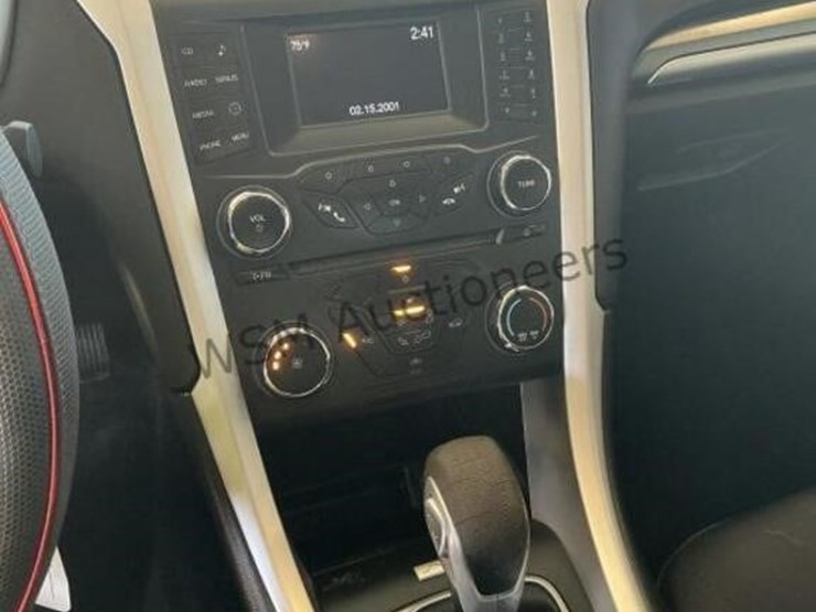 2015-ford-fusion-se-sdn-image-17