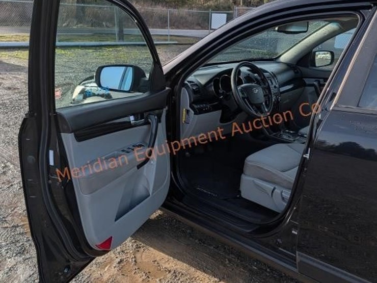 kia-sorento-lx-image-13