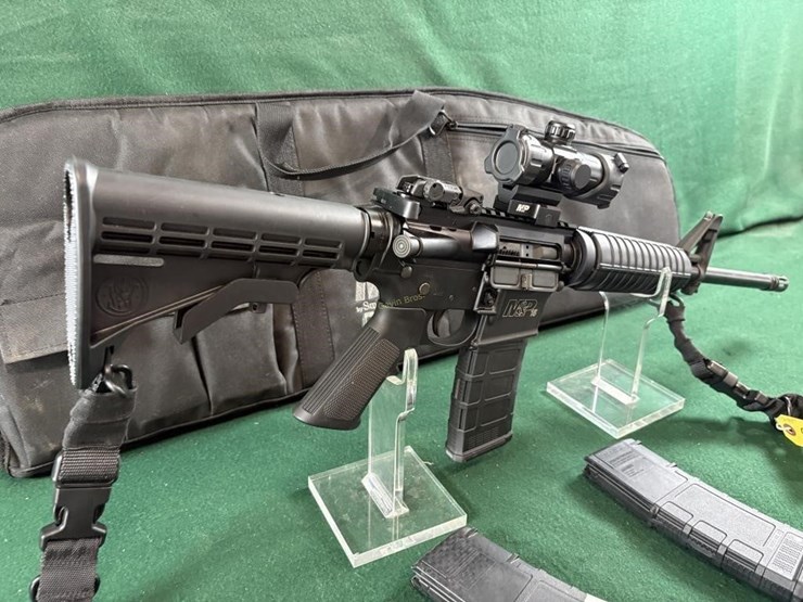 smith-&-wesson-m&p-15-5.56-ar-rifle-image-3