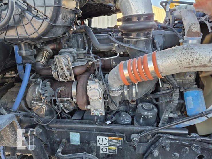 2017-peterbilt-579-image-27