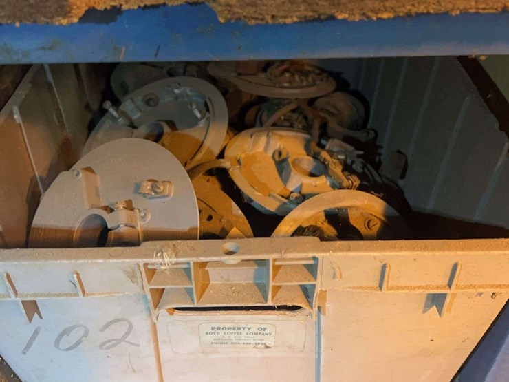 contents-of-shelves-image-21