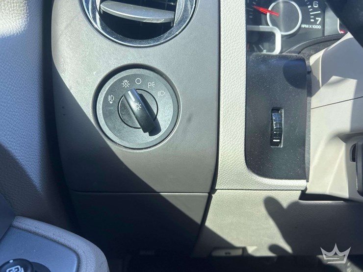 2011-ford-expedition-image-16