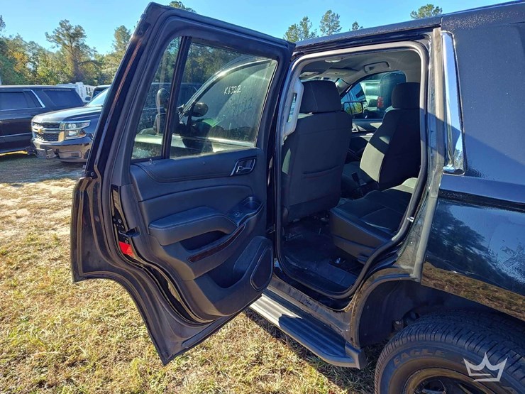 2017-chevrolet-tahoe-image-28