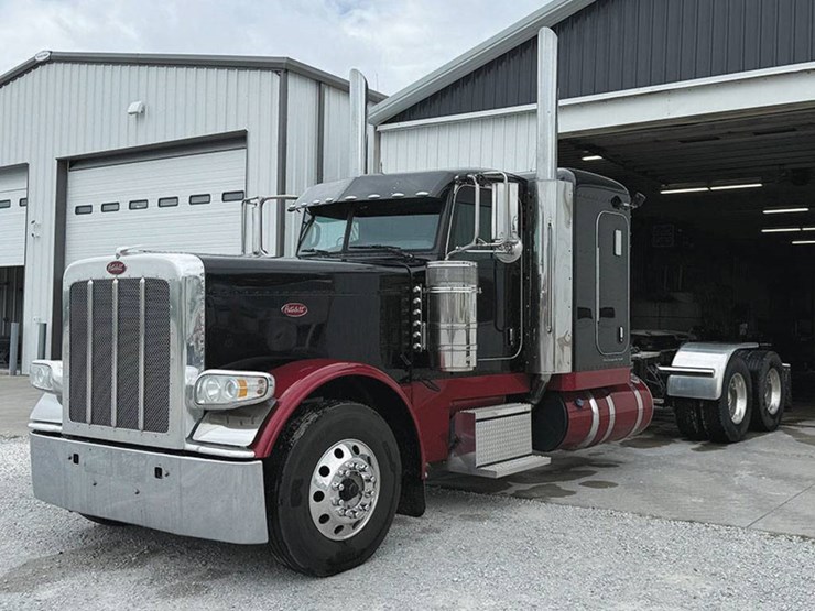 2020-peterbilt-389-image-2