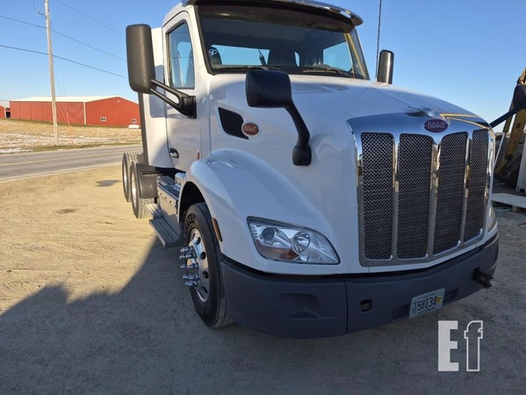 2017-peterbilt-579-image-5