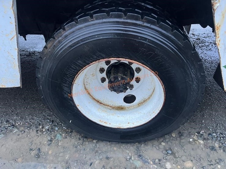 1988-international-s1700-image-16