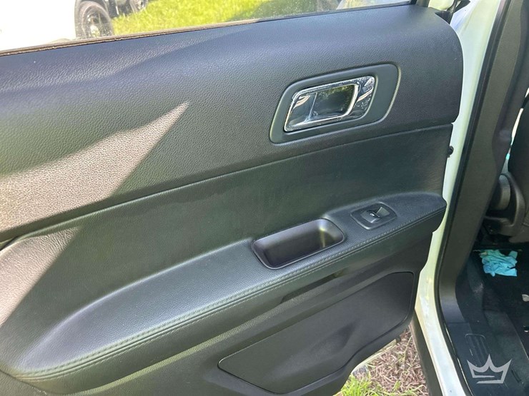 2017-ford-explorer-image-12