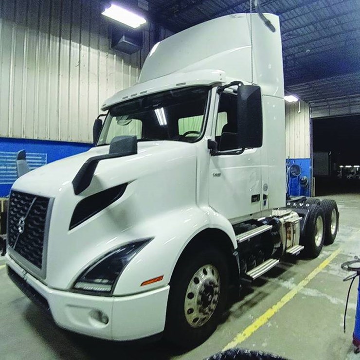 2021 VOLVO VNR 300