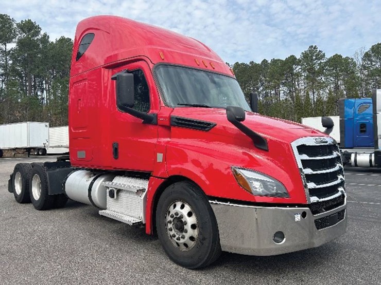2020-freightliner-cascadia-126-image-1