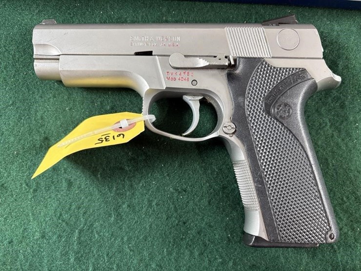 smith-&-wesson-mdl.40-46-40-s&w-pistol-image-3