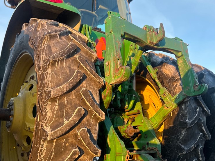 john-deere-8235r-image-5