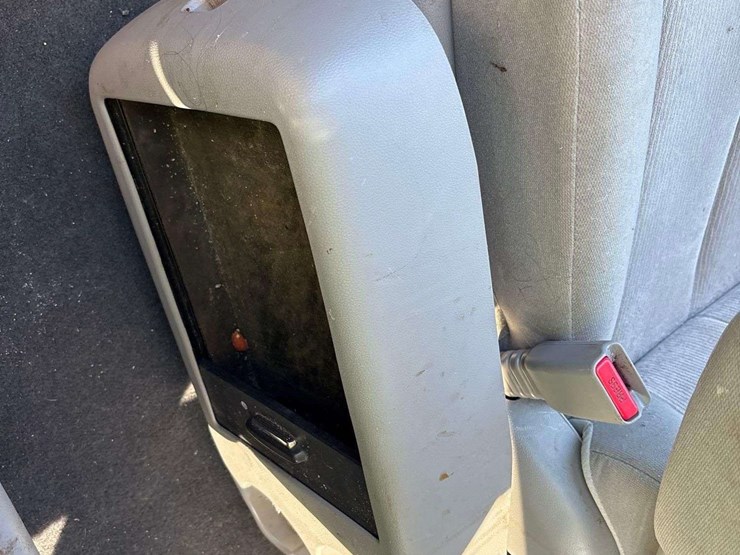 2014-kia-sedona-image-22