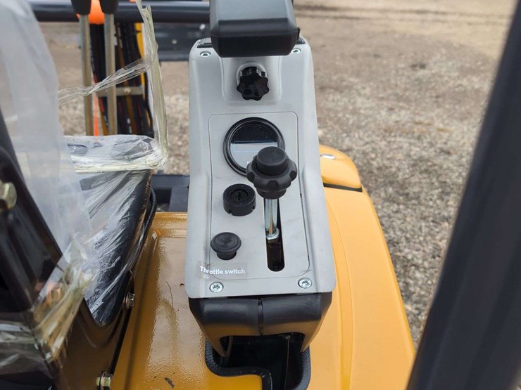 cfg-industrial-mini-excavator---qk18r---yellow-image-7