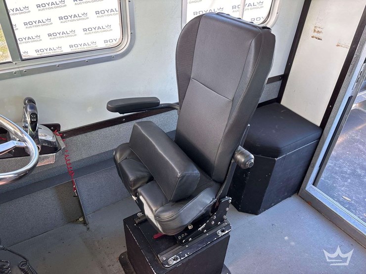 tug-boat-with-tri-axle-magic-tilt-boat-trailer-image-96