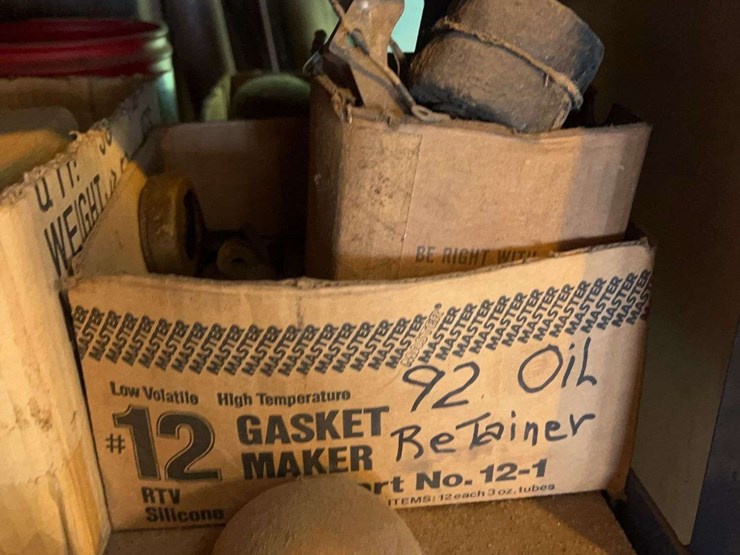 contents-of-shelves-image-22