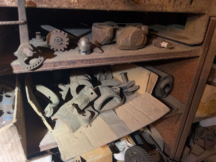 contents-of-shelving-image-3