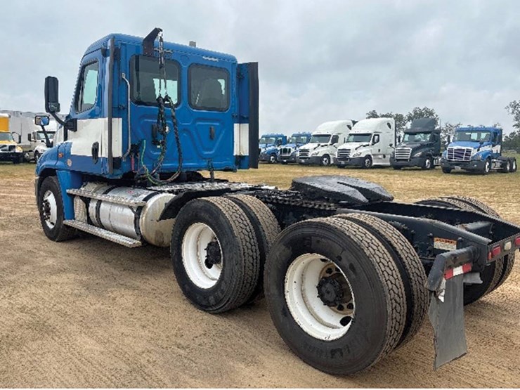 2019-freightliner-cascadia-125-image-2