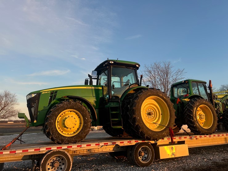 john-deere-8235r-image-7
