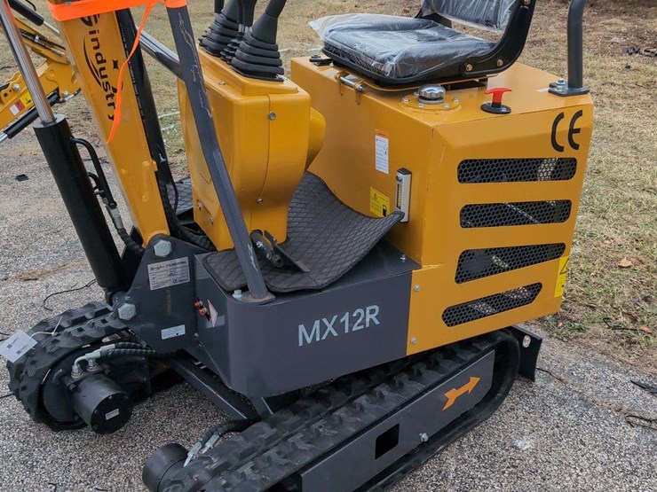 cfg-industrial-mini-excavator---mx12r---yellow-image-3