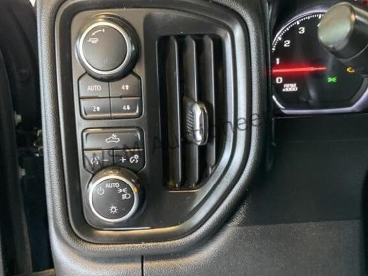 2019-chevrolet-silverado-1500-image-21