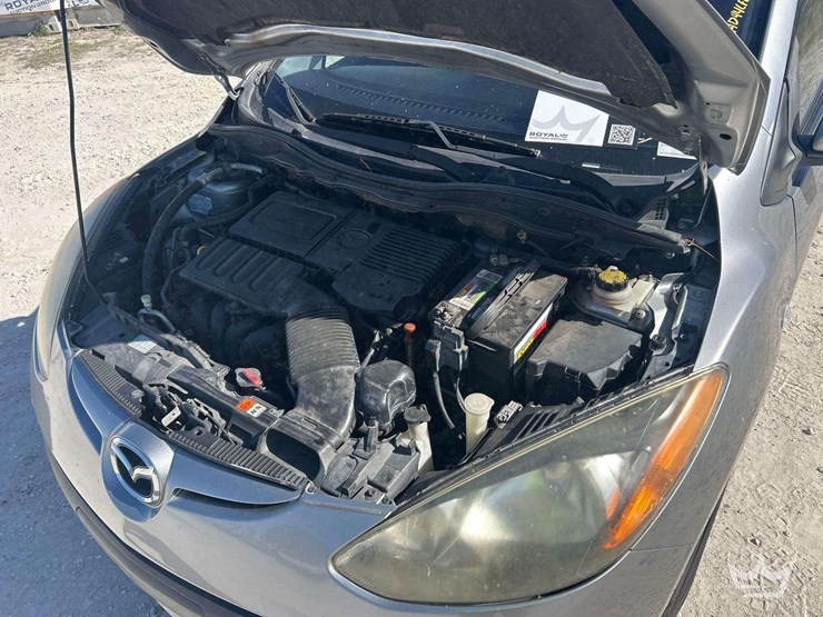 2014-mazda-2-hatchback-image-7