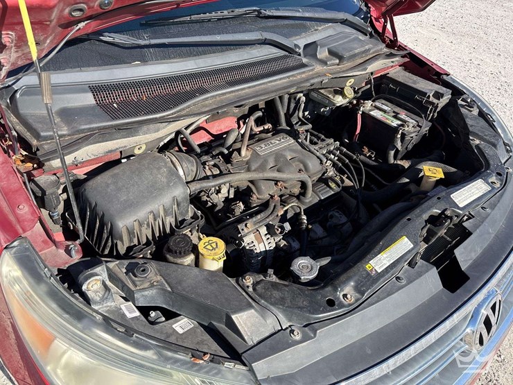 2010-volkswagen-routan-image-8