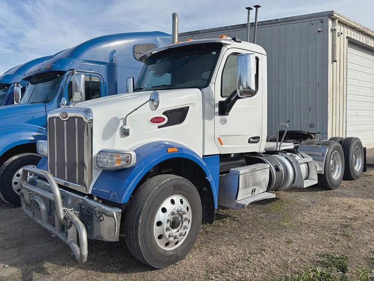 2018-peterbilt-567-image-1