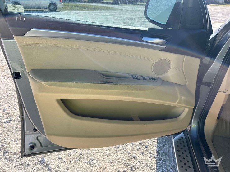 2013-bmw-x5-image-11