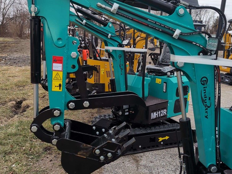 cfg-industrial-mini-excavator---mh12r---green-image-2