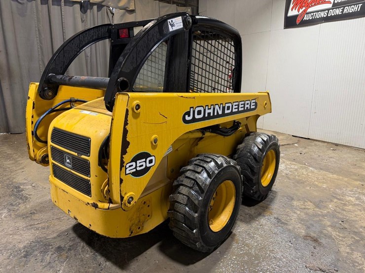 john-deere-250-image-5