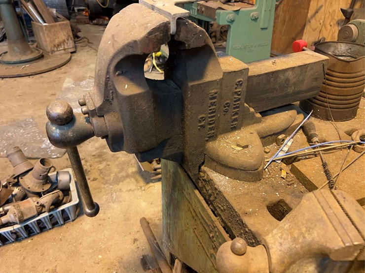 metal-working-table-image-15