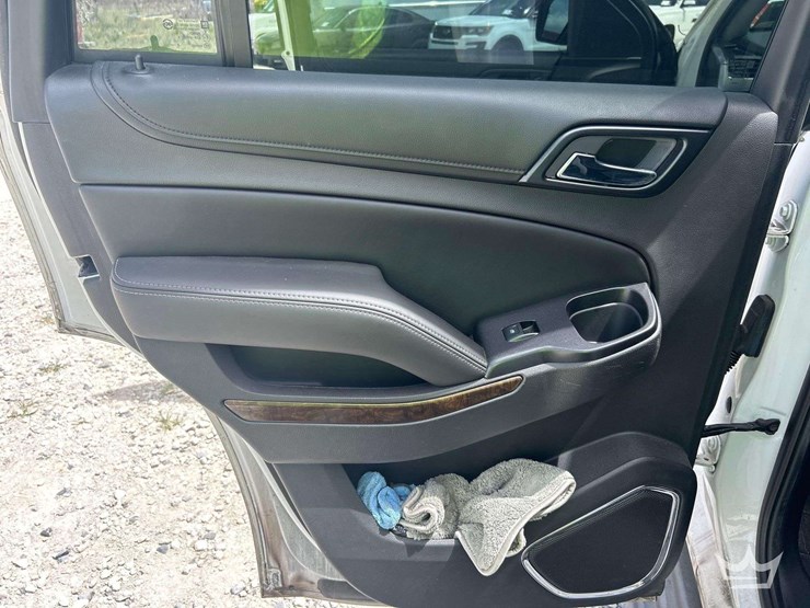 2016-chevrolet-tahoe-image-18