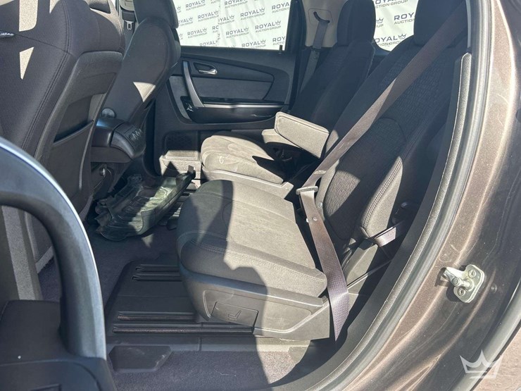 2012-gmc-acadia-image-17