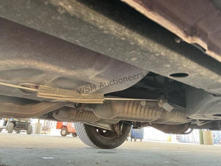 2011-ford-crown-victoria-sdn-image-24